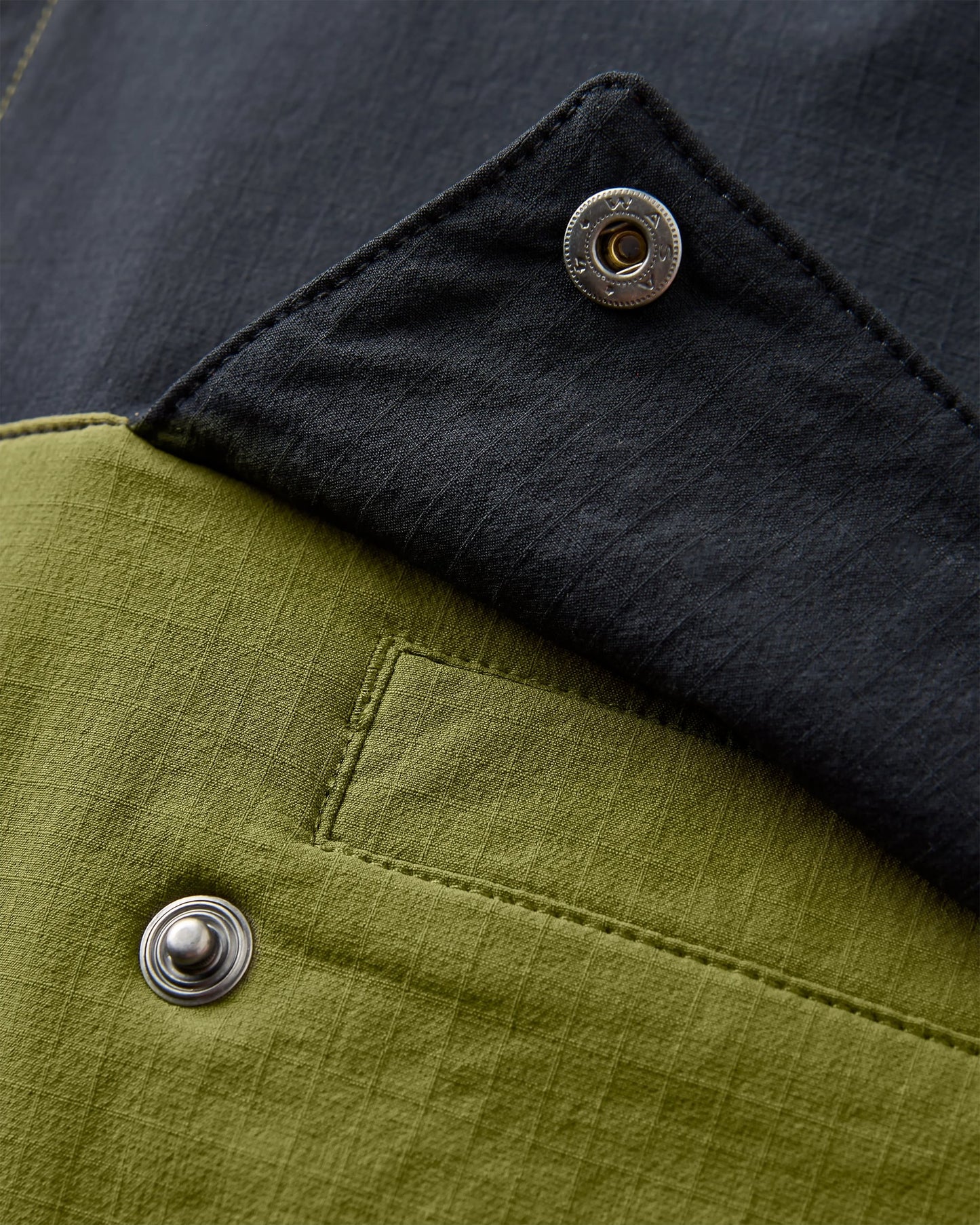 Roamer Light Recycled Softshell Jacket - Black/Khaki - Flatlay