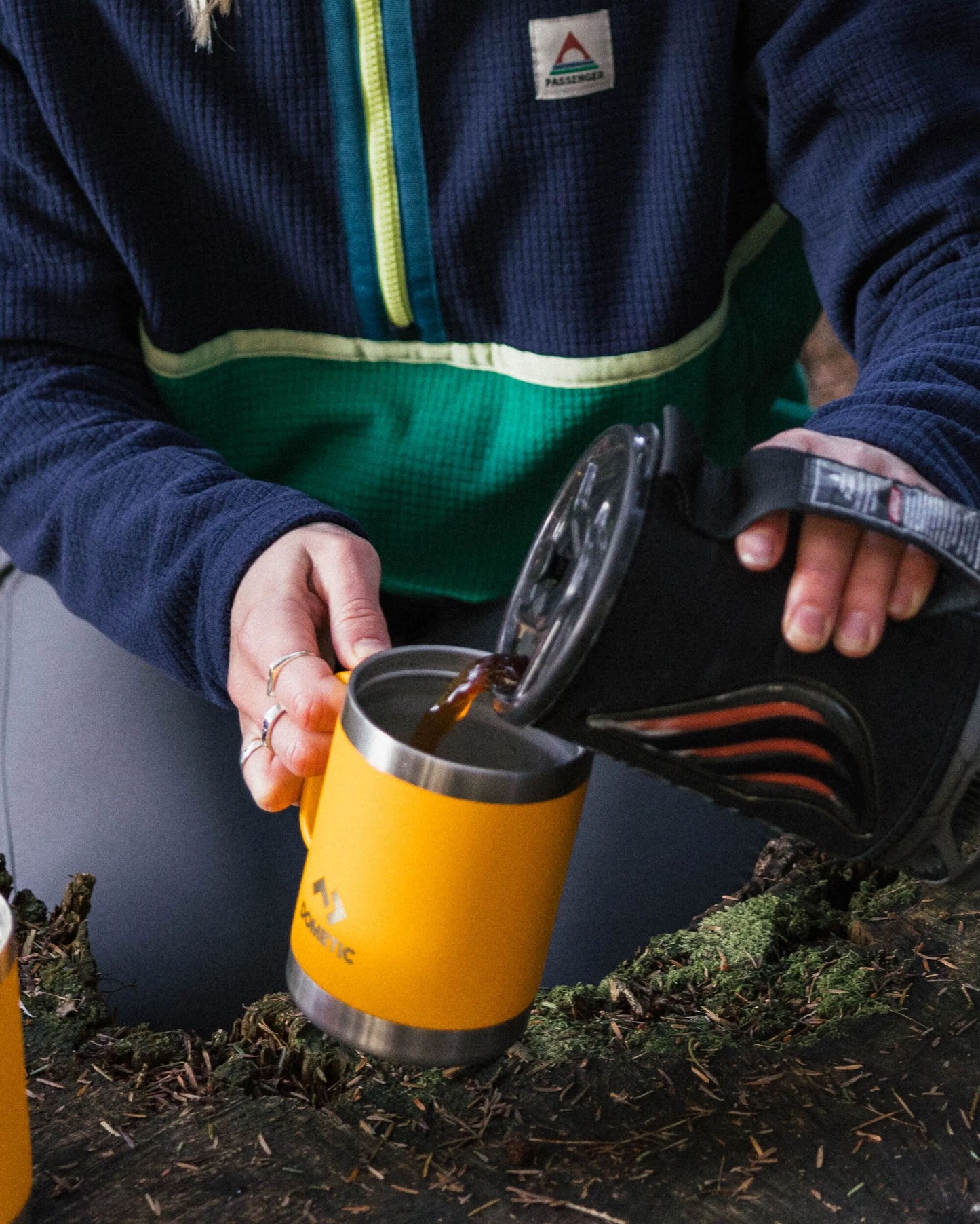 Dometic Thermo Mug 45 - Glow - Lifestyle - Male