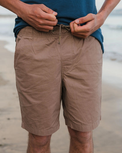 Drifter Organic Twill Short - Taupe - Lifestyle