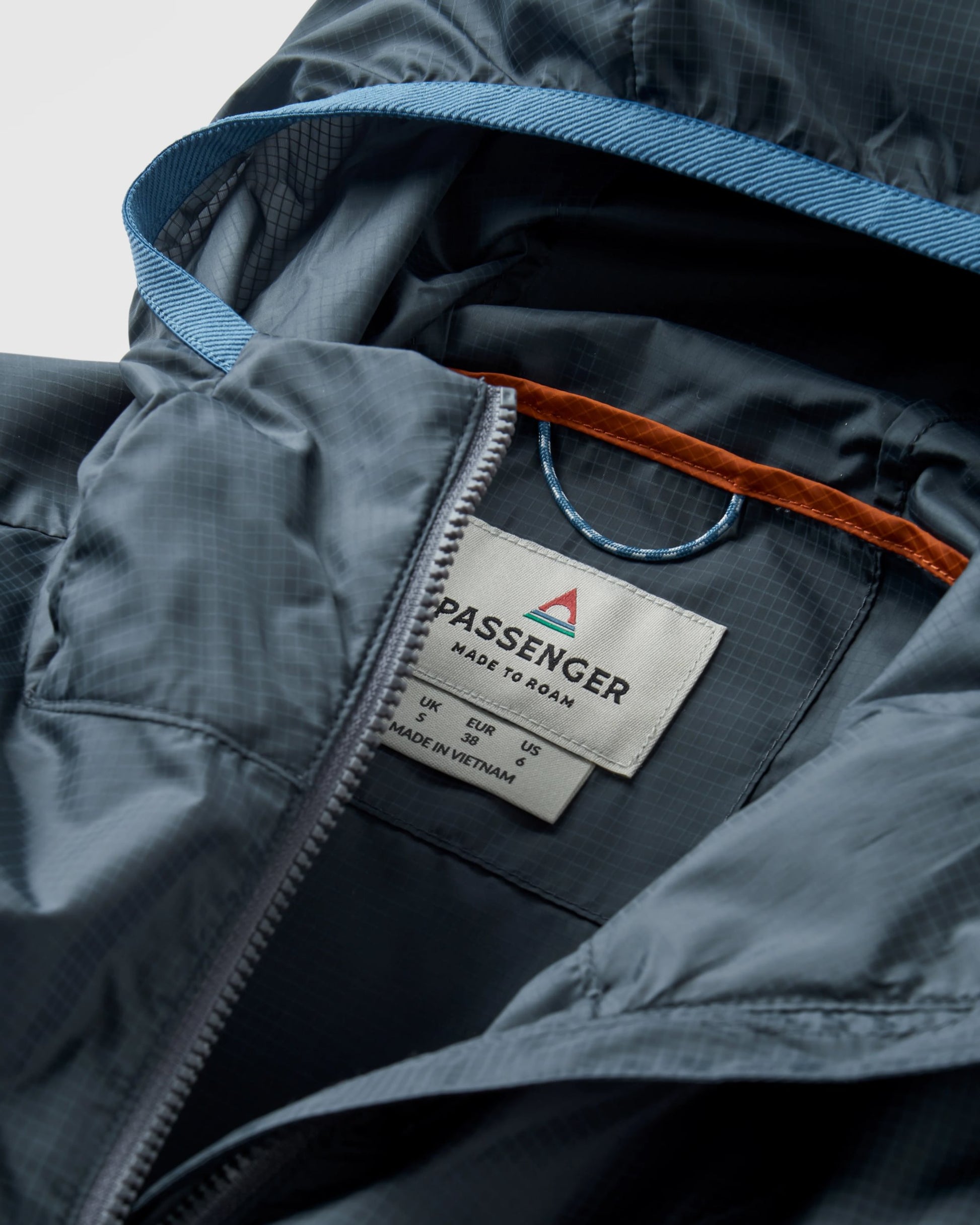 Viento Recycled Windshell Anorak - Charcoal - Flatlay