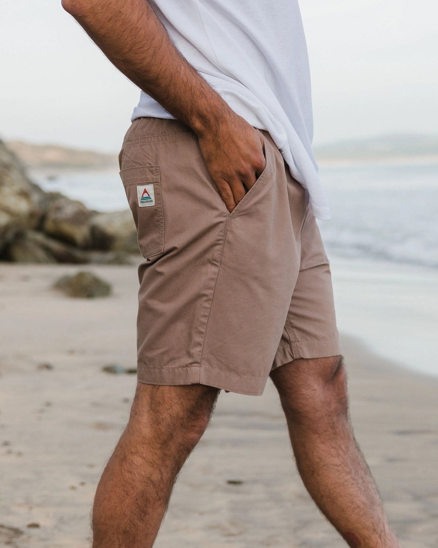 Drifter Organic Twill Short - Taupe - Lifestyle