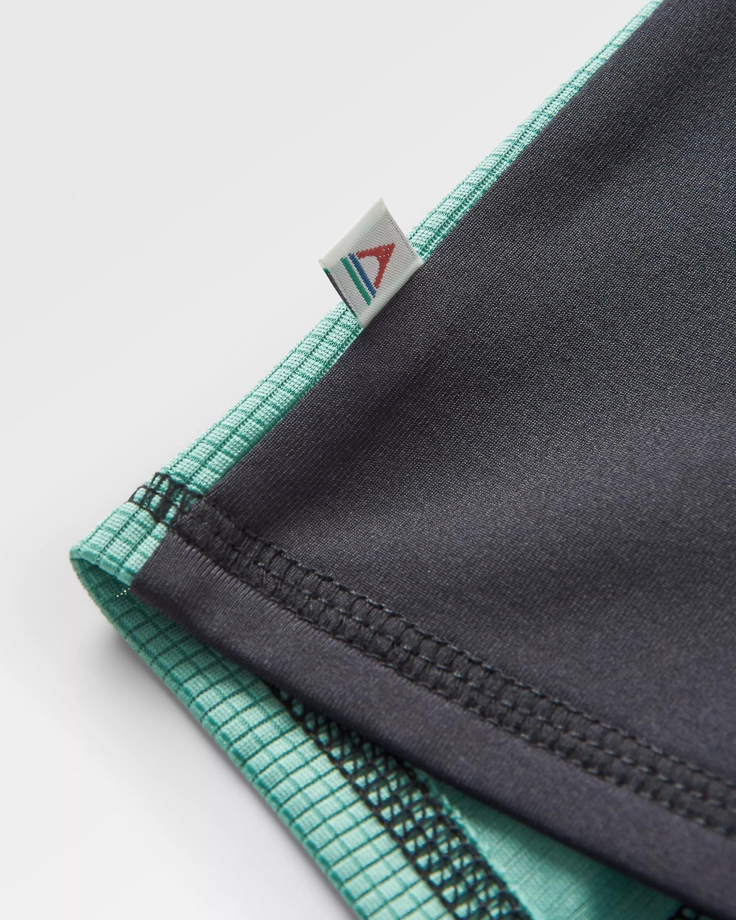 Range Recycled Active LS T-shirt - Black - Flatlay